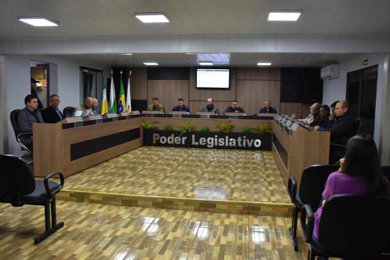 Sessão desta noite terá três projetos em discussão e sete novos que dão entrada na casa, confira